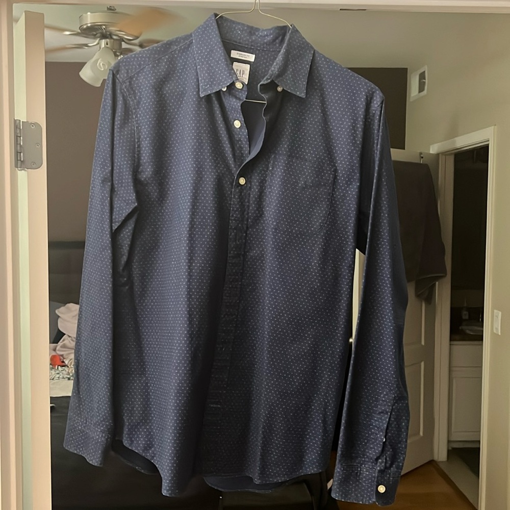 GAP Men’s casual dress shirt with pocket